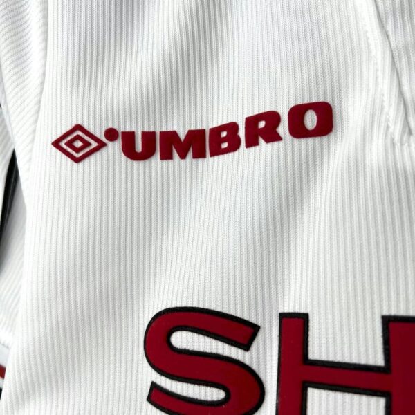 Manchester United 1998-99 White Retro Jersey - Image 8