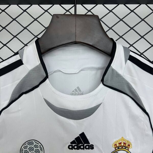 Real Madrid 2006-07 Home Kids Kit - Image 8