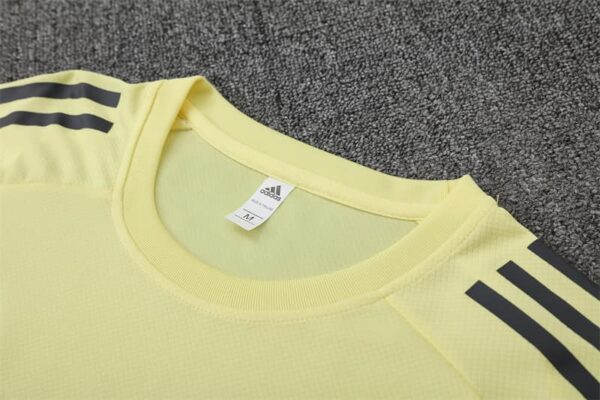 Real Madrid 2025-26 Yellow Short Sleeve Training Kit - Image 8
