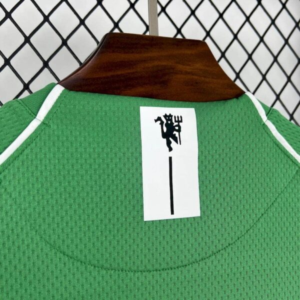 Manchester United 2007-08 Green Goalkeeper Retro Jersey - Image 9