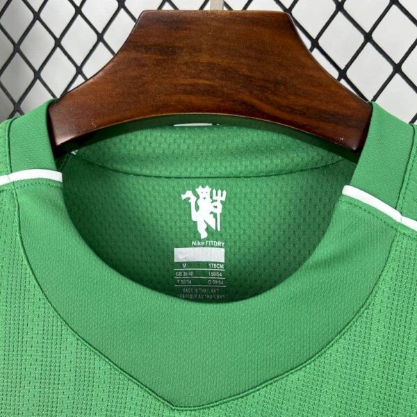 Manchester United 2007-08 Green Long Sleeves Retro Goalkeeper Jersey - Image 9