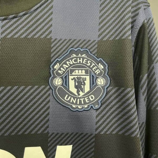 Manchester United 2013-14 Black Long Sleeves Retro Jersey - Image 3