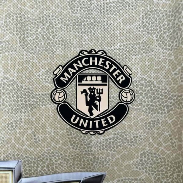 Manchester United 2019-20 Away Retro Jersey - Image 6